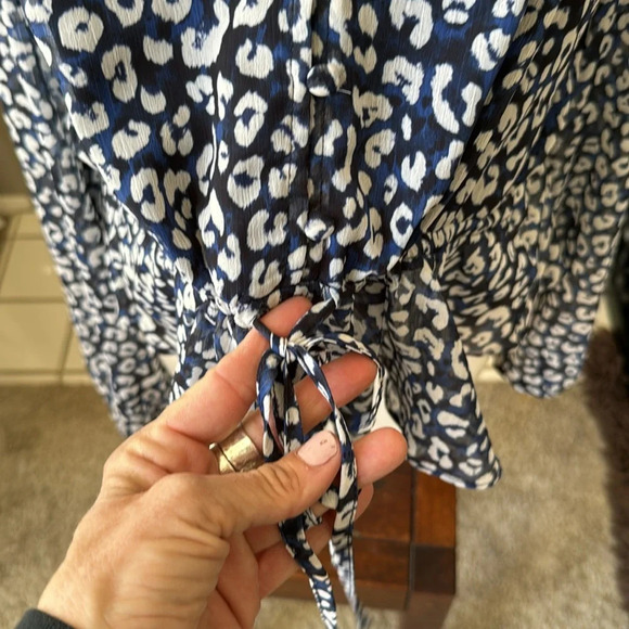 VICI Blue leopard drawstring waist along sleeve v neck with button TOP size XL - Picture 2 of 12